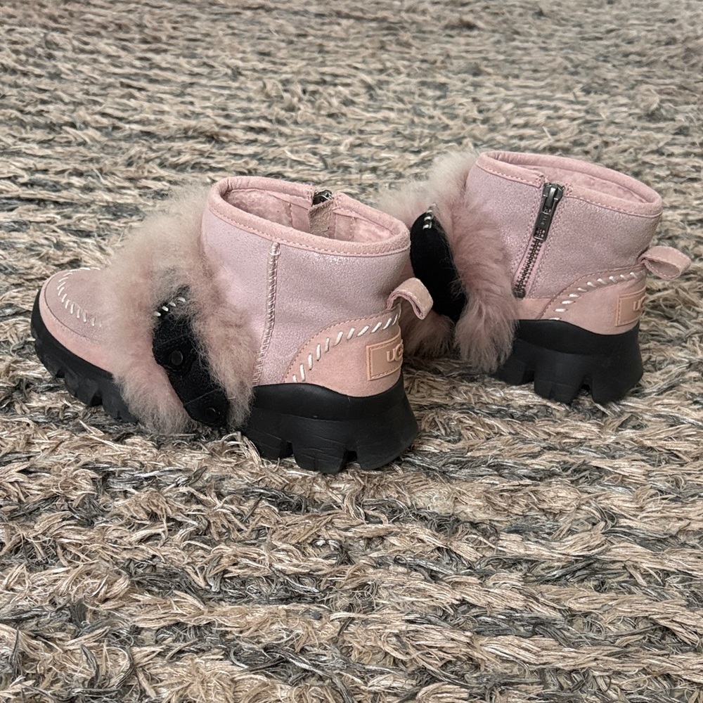 Rare UGG Fluff Punk Ankle Boots Pink Crystal Sheepskin Platform Buckle Size 5.5